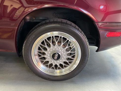 Used 1995 MAZDA MX-5 Miata M-Edition RWD image 16