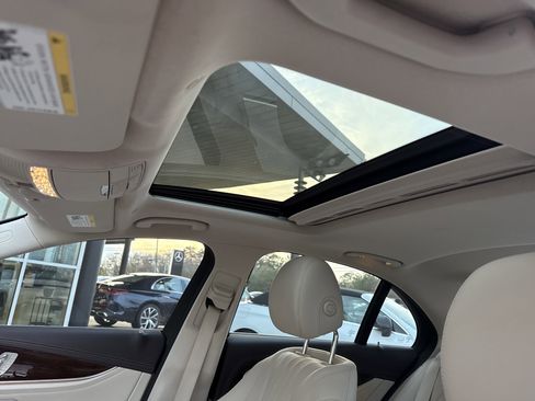 Used 2017 Mercedes-Benz E 300 image 14