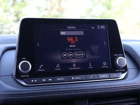 Certified 2025 Nissan Rogue SV FWD image 11