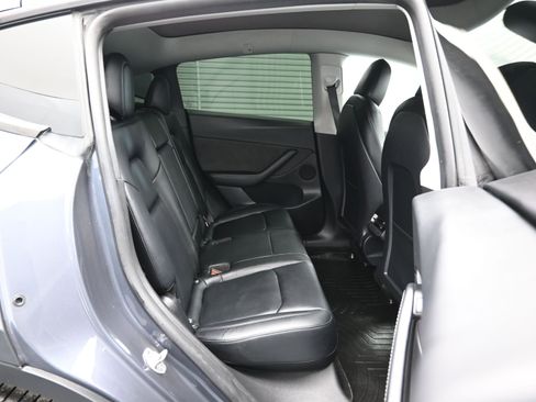 Used 2022 Tesla Model Y Performance image 11
