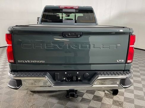 Used 2025 Chevrolet Silverado 2500 LTZ w/ LTZ Convenience Package image 5