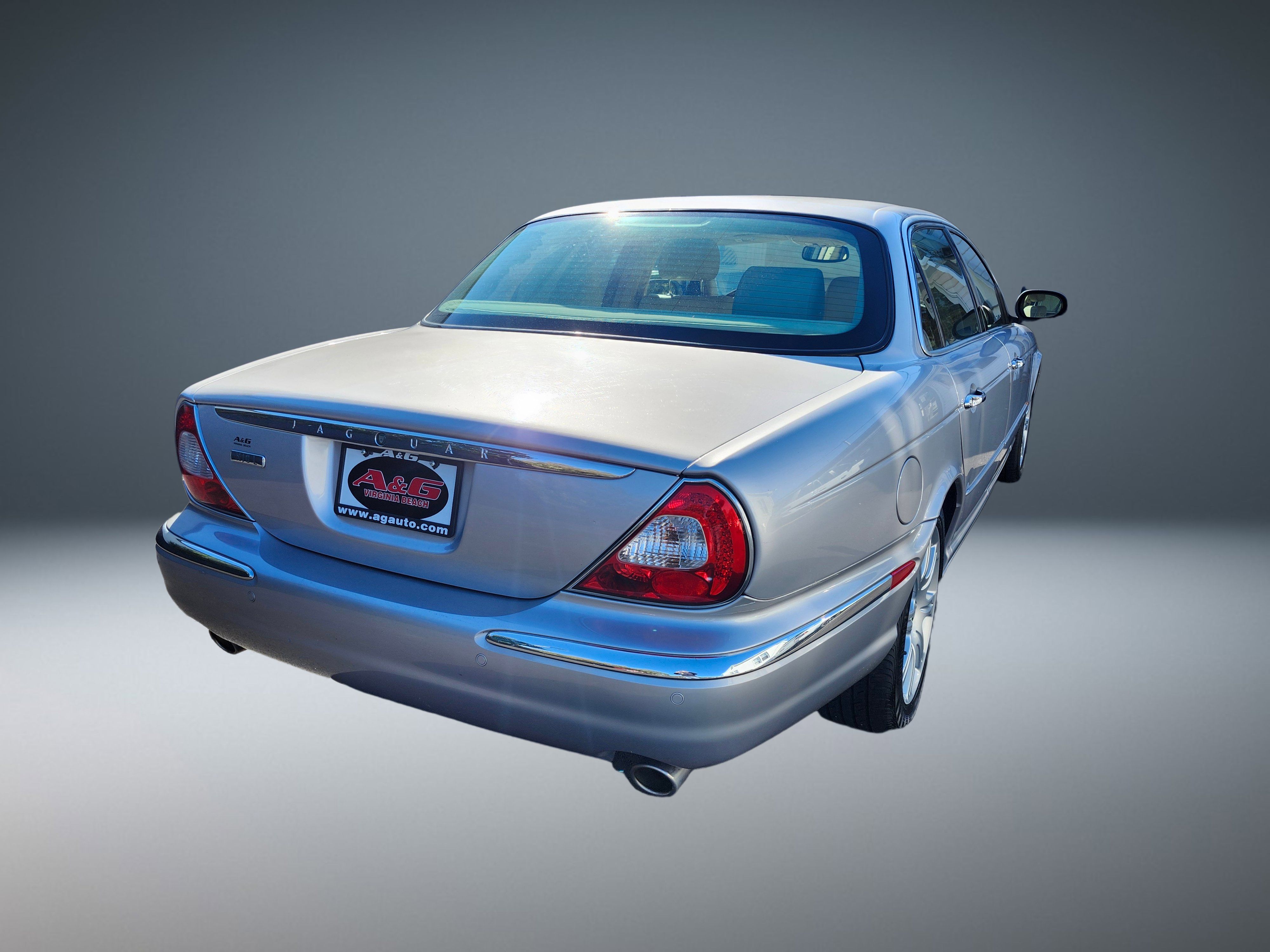 Used 2005 Jaguar XJ8 RWD image 3