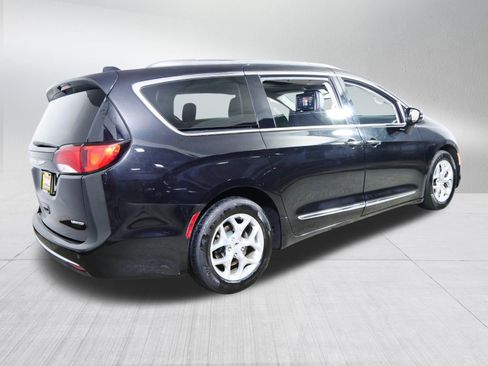 Used 2018 Chrysler Pacifica Limited FWD image 7