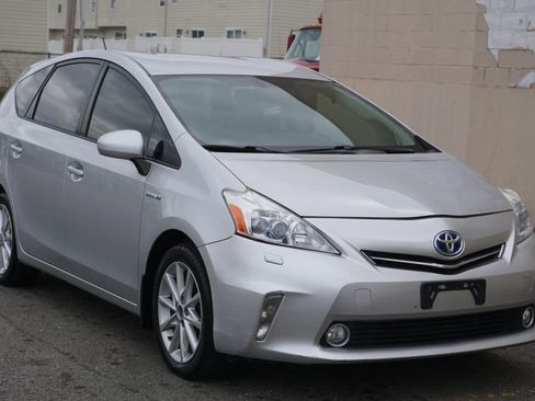 Used 2013 Toyota Prius V Five image 5