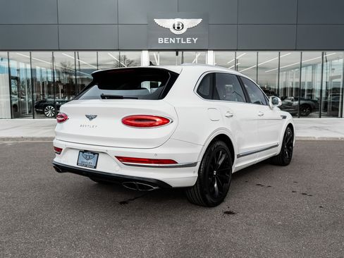 Used 2022 Bentley Bentayga image 3