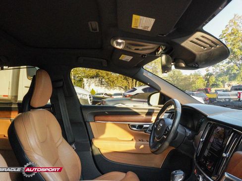 Used 2017 Volvo S90 T6 Inscription w/ Vision Package image 34
