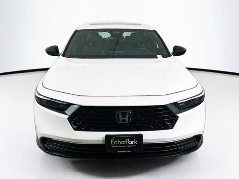 Used 2023 Honda Accord Sport image 2