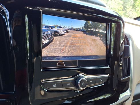 Used 2023 Chevrolet Traverse LS FWD image 12