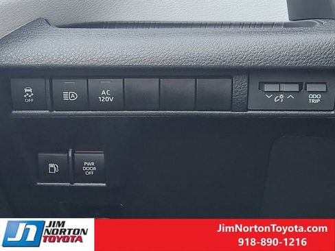 Used 2025 Toyota Sienna XLE image 25