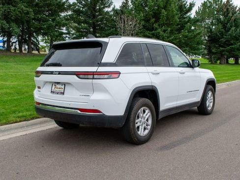 Used 2023 Jeep Grand Cherokee Laredo image 6