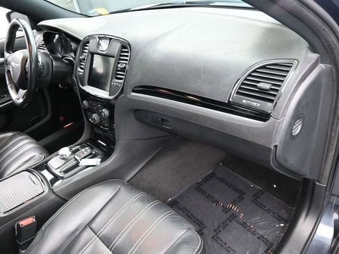 Used 2018 Chrysler 300 S w/ 300S Premium Group RWD image 46