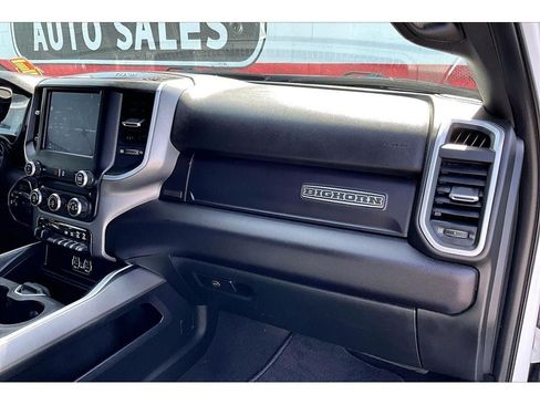 Used 2024 RAM 2500 Big Horn w/ Off Road Package AWD/4WD image 17