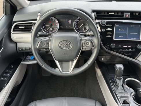 Used 2018 Toyota Camry XLE image 14