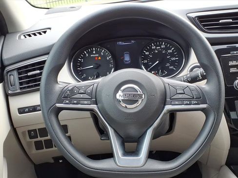 Used 2018 Nissan Rogue Sport SV image 21