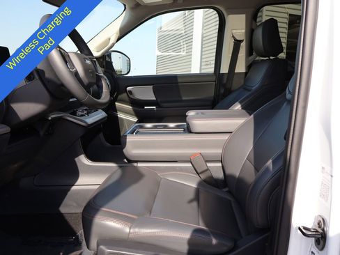 Certified 2025 Ford Expedition Active AWD/4WD image 25