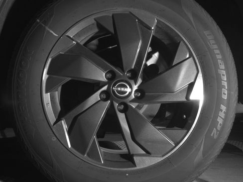 Used 2025 Nissan Rogue SV AWD/4WD image 14