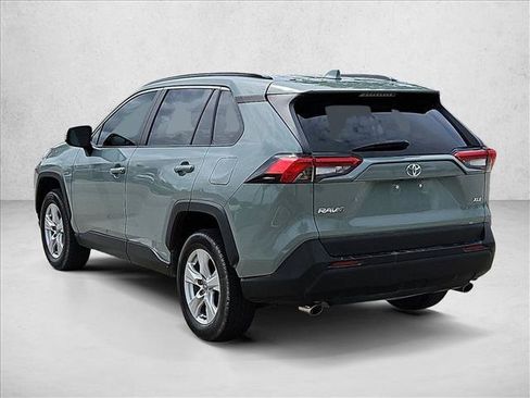Used 2021 Toyota RAV4 XLE w/ Convenience Package FWD image 7