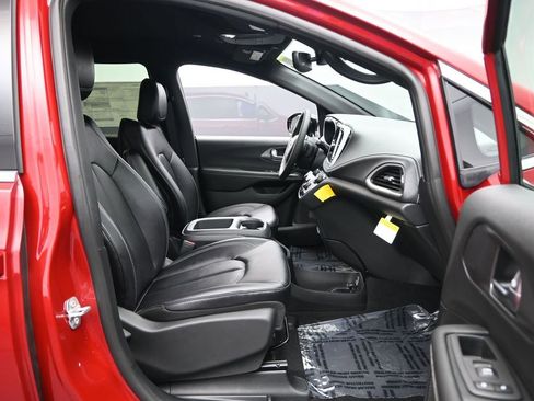 New 2026 Chrysler Pacifica Select AWD/4WD image 27