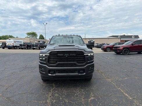 Used 2025 RAM 3500 Laramie AWD/4WD image 3