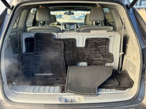 Used 2015 Toyota Highlander XLE image 38