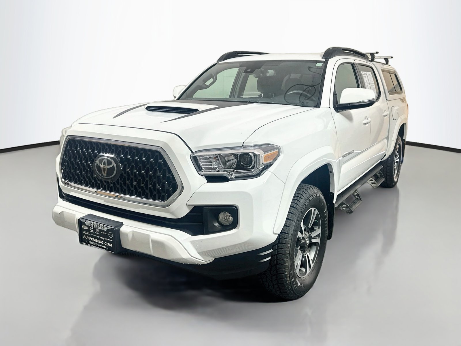 Used 2018 Toyota Tacoma TRD Sport AWD/4WD image 3