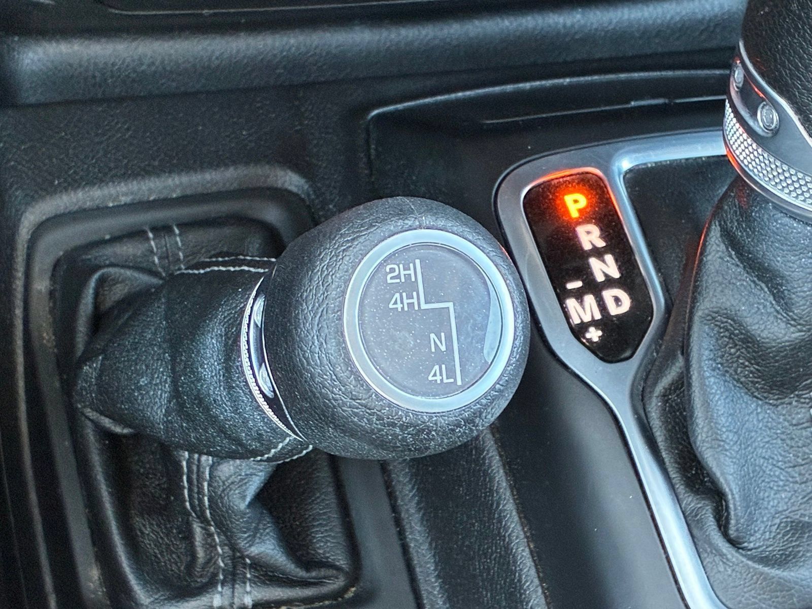 Used 2025 Jeep Wrangler Unlimited Rubicon w/ Convenience Group AWD/4WD image 18