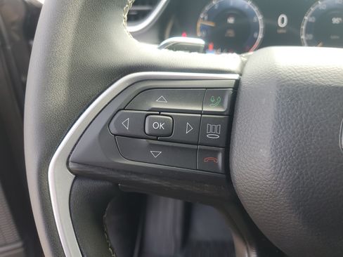Used 2025 Jeep Grand Cherokee L Altitude RWD image 16