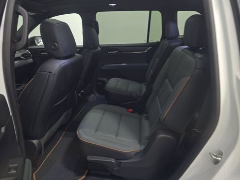 Used 2025 GMC Acadia AT4 image 11