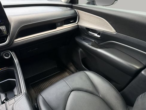 Used 2024 Toyota Grand Highlander AWD image 17