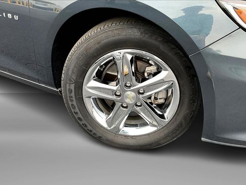 Used 2020 Chevrolet Malibu LS image 2