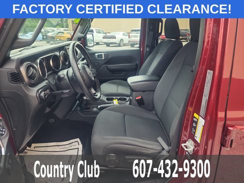 Used 2021 Jeep Gladiator Sport AWD/4WD image 11