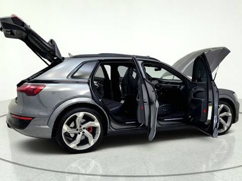 Used 2024 Audi Q8 e-tron Prestige AWD/4WD image 19