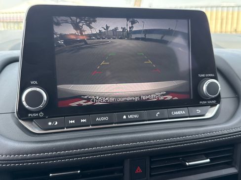 Used 2025 Nissan Rogue SV image 28