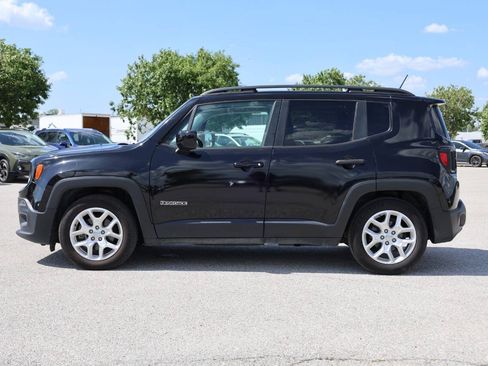 Used 2017 Jeep Renegade Latitude FWD image 8
