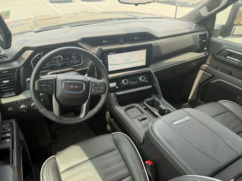 Used 2025 GMC Sierra 2500 AT4X AWD/4WD image 5