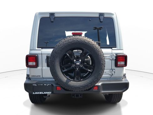 Used 2023 Jeep Wrangler Unlimited Sahara AWD/4WD image 5