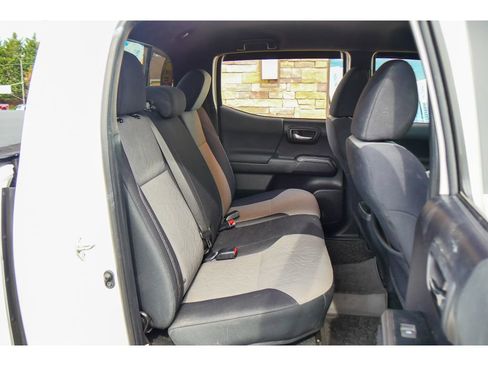 Used 2020 Toyota Tacoma TRD Sport w/ Technology Package image 18