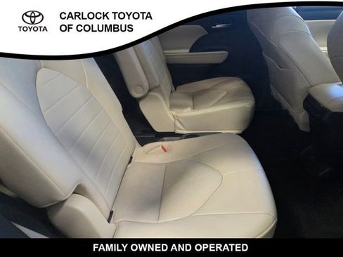 Used 2023 Toyota Highlander XLE FWD image 16