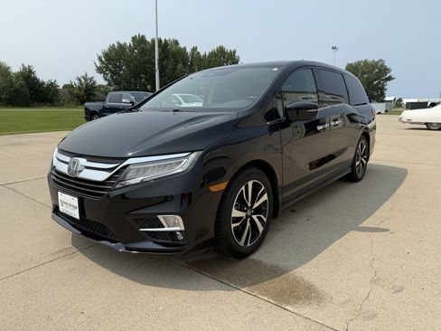 Used 2018 Honda Odyssey Elite image 2