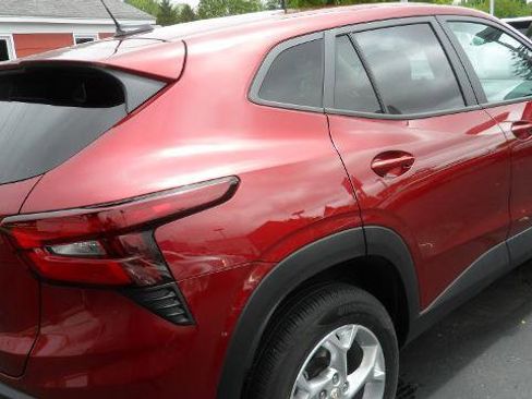 Used 2024 Chevrolet Trax LS w/ LS Convenience Package FWD image 7