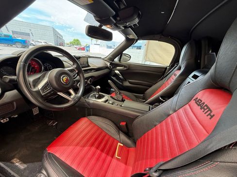 Used 2018 FIAT 124 Spider Abarth w/ Convenience Group RWD image 16
