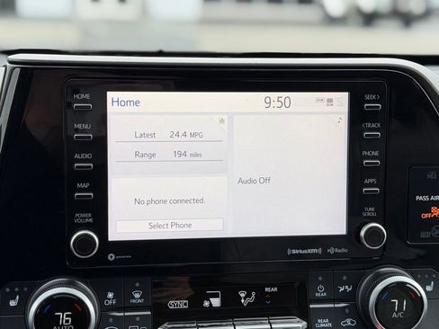 Used 2022 Toyota Highlander XLE AWD/4WD image 18