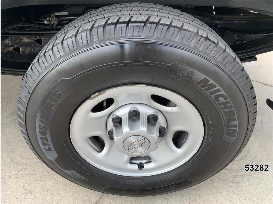 Used 2020 Chevrolet Express 2500 RWD image 23