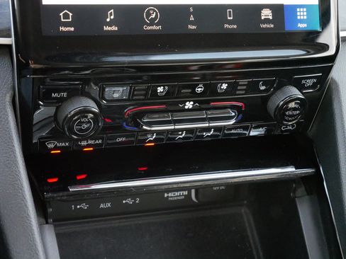 Used 2023 Jeep Grand Cherokee Limited w/ Luxury Tech Group II image 24