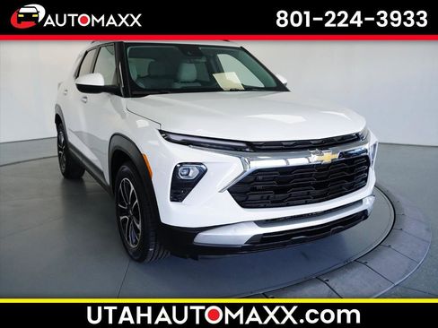 Used 2025 Chevrolet TrailBlazer LT image 1