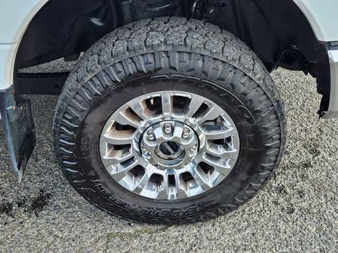 Used 2022 Ford F350 XLT w/ XLT Premium Package image 9