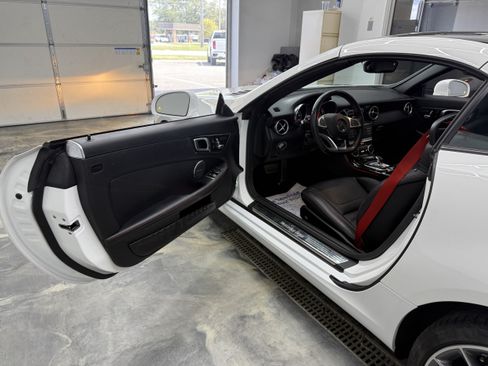 Used 2020 Mercedes-Benz SLC 300 image 8