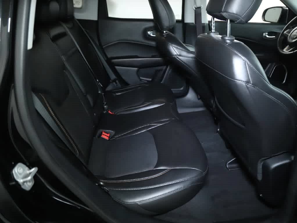 Used 2018 Jeep Compass Latitude FWD image 28