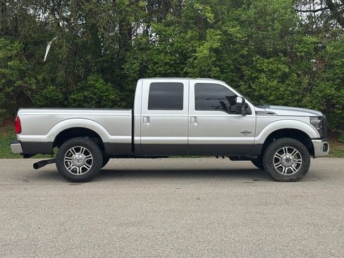 Used 2016 Ford F250 Lariat w/ Chrome Package AWD/4WD image 3