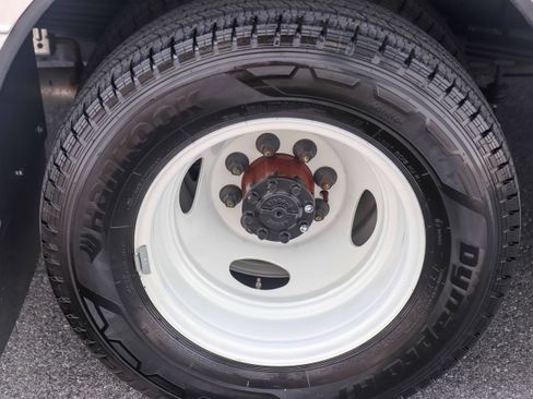 Used 2024 Ford E-450 and Econoline 450 Super Duty w/ Driver's Safety Package RWD image 24